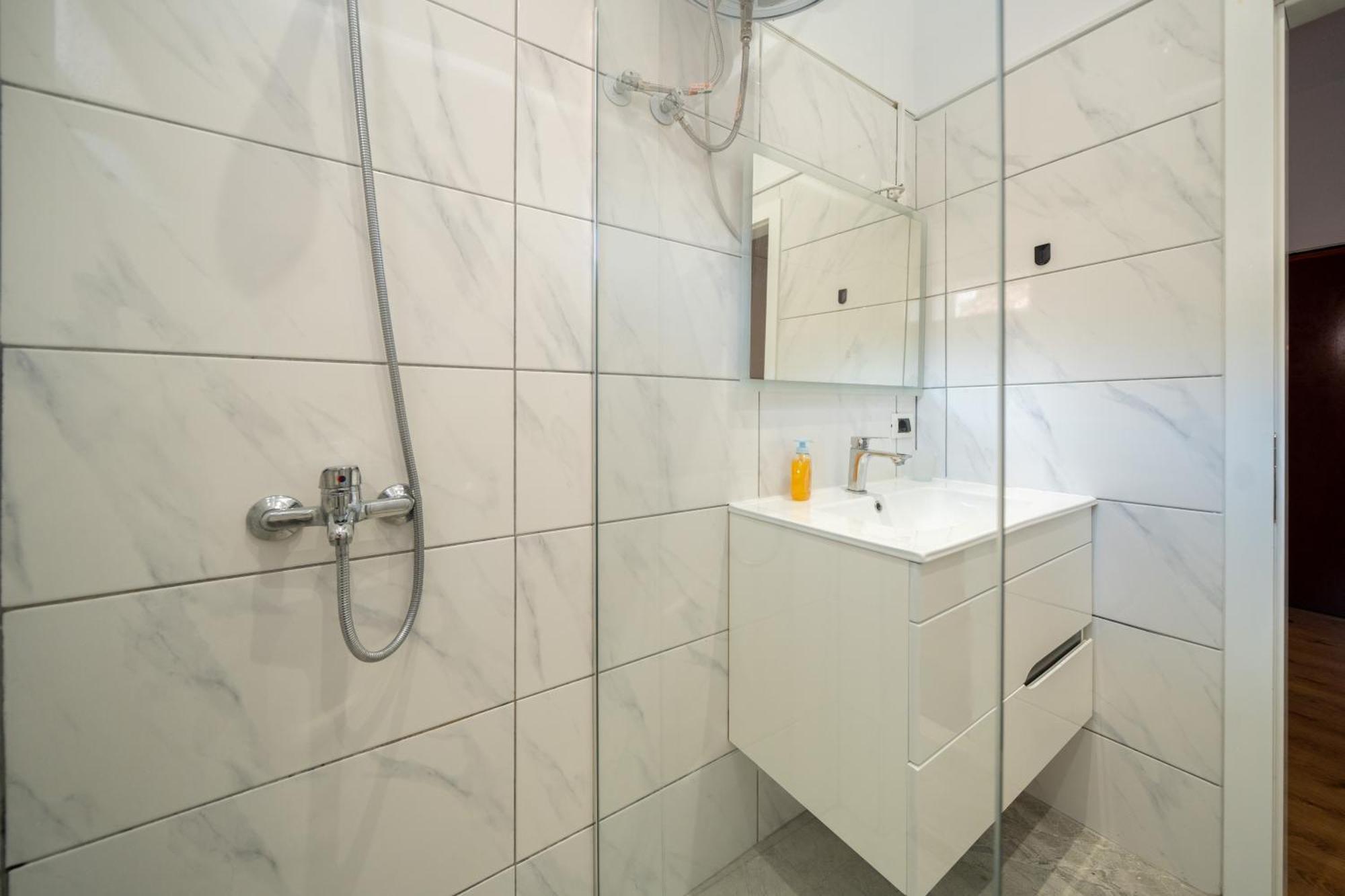 Colorful Comfy Condo Central Tirana Bagian luar foto