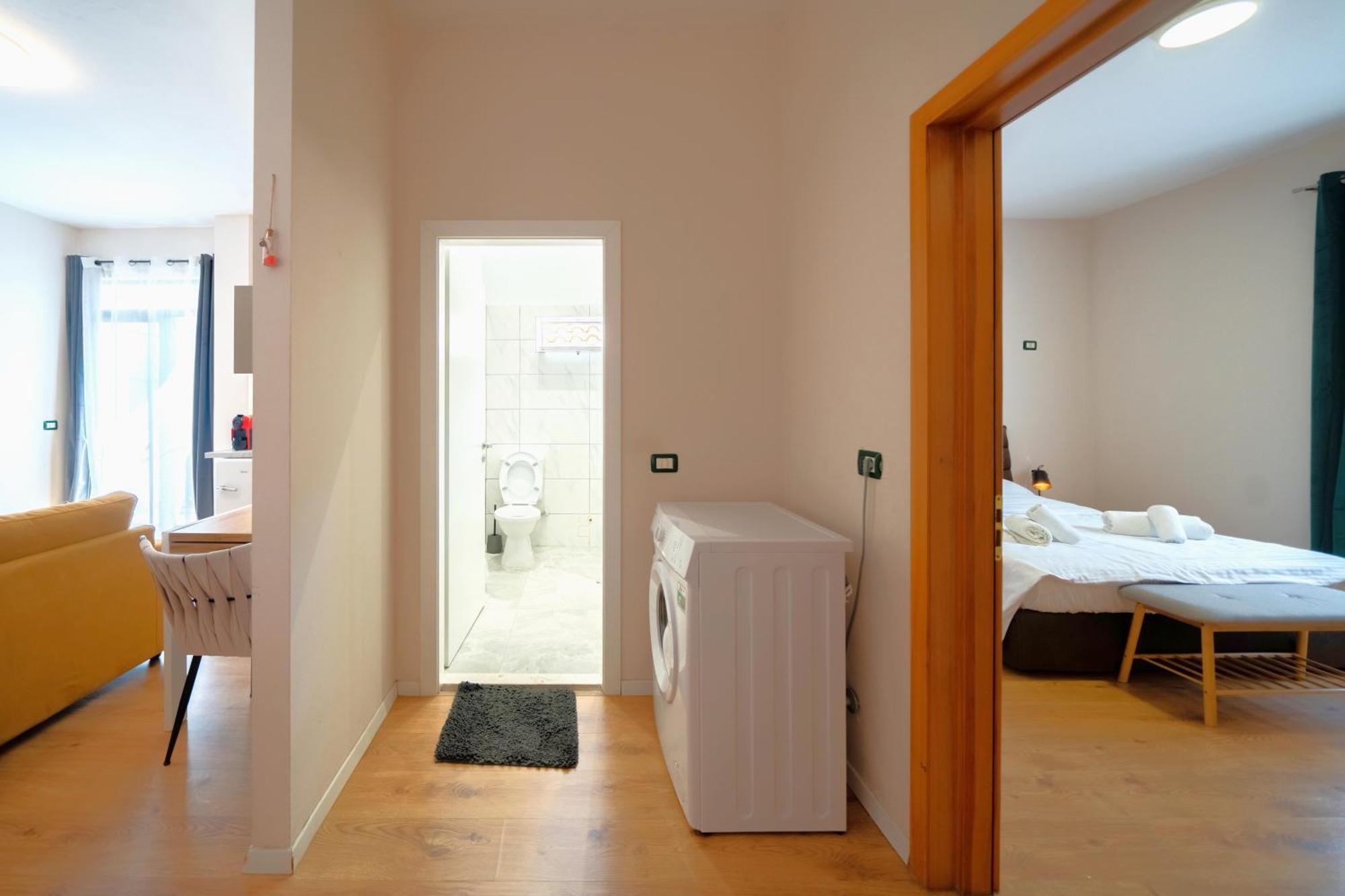 Colorful Comfy Condo Central Tirana Bagian luar foto