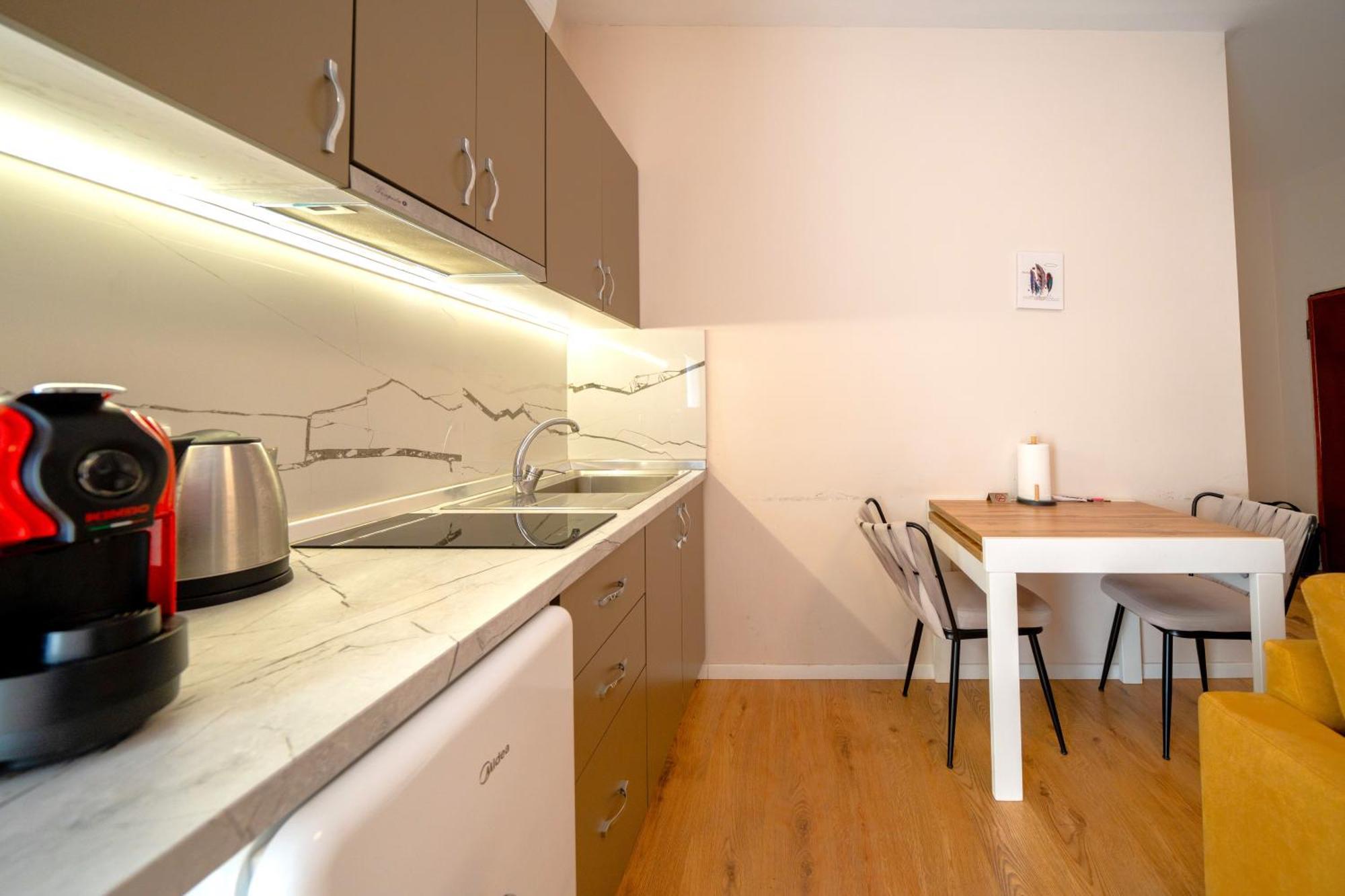 Colorful Comfy Condo Central Tirana Bagian luar foto