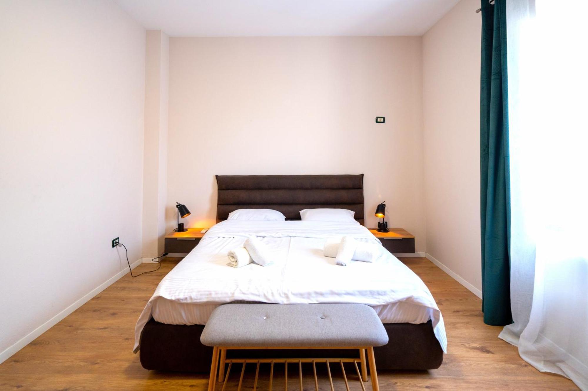 Colorful Comfy Condo Central Tirana Bagian luar foto