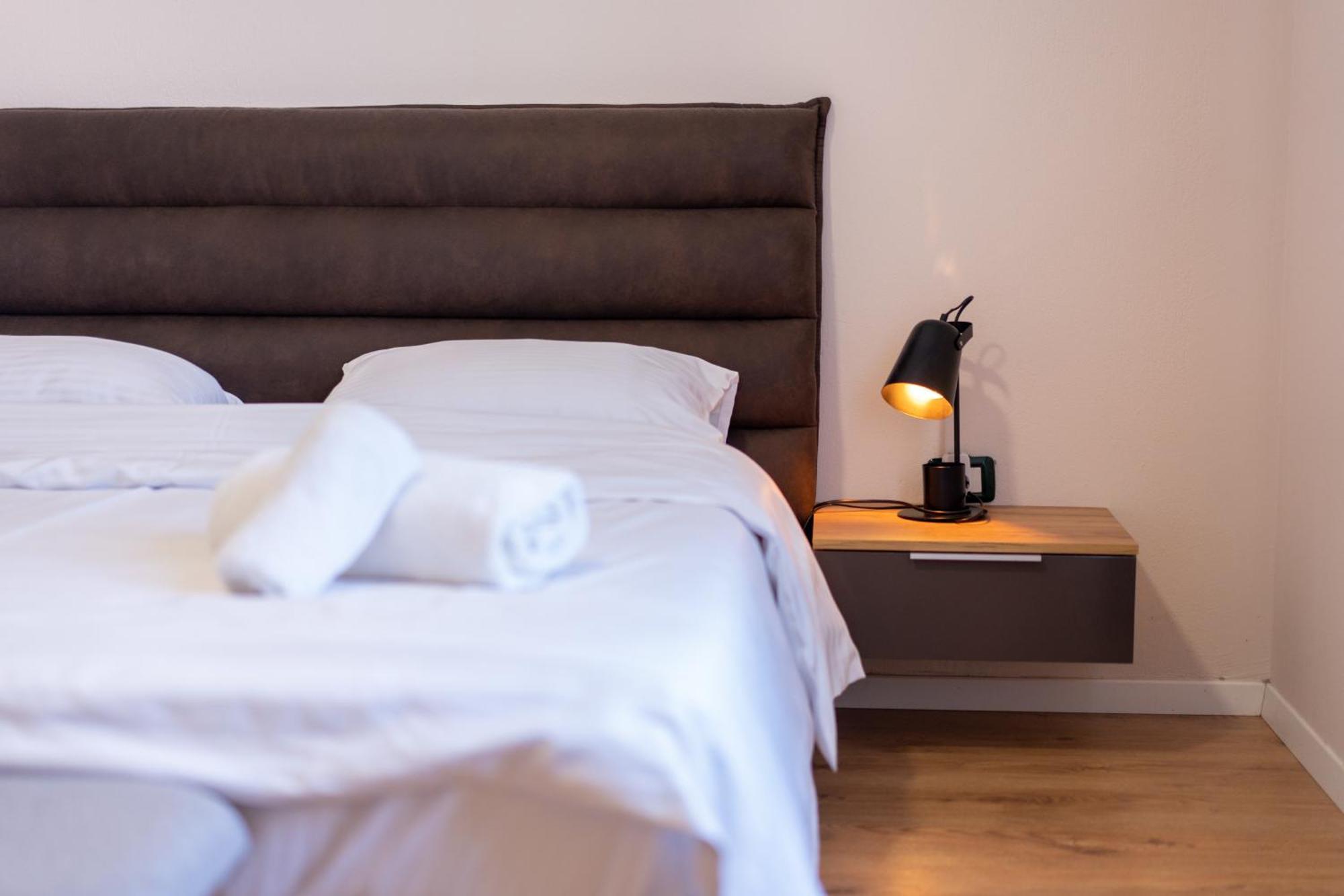 Colorful Comfy Condo Central Tirana Bagian luar foto