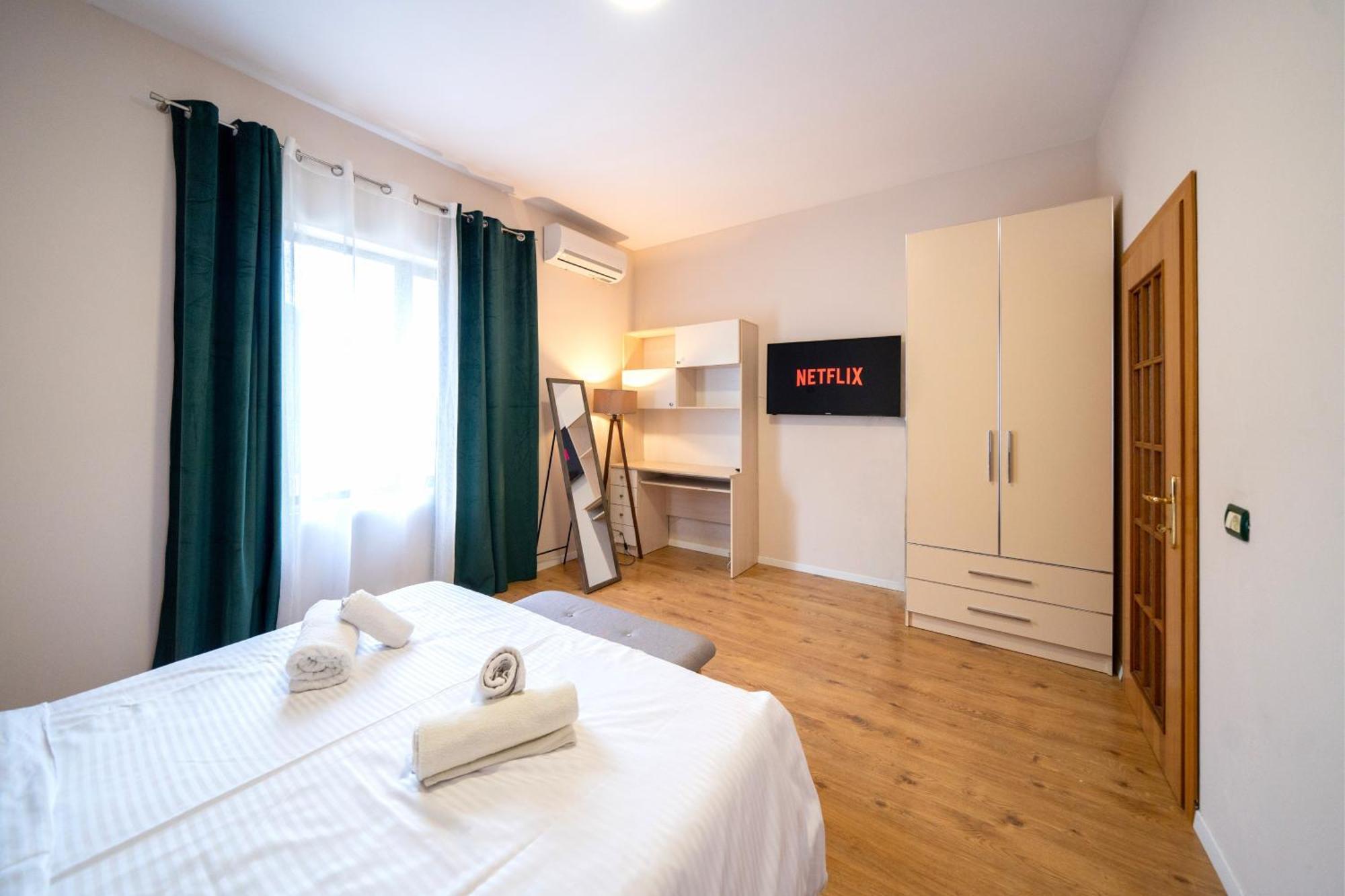 Colorful Comfy Condo Central Tirana Bagian luar foto