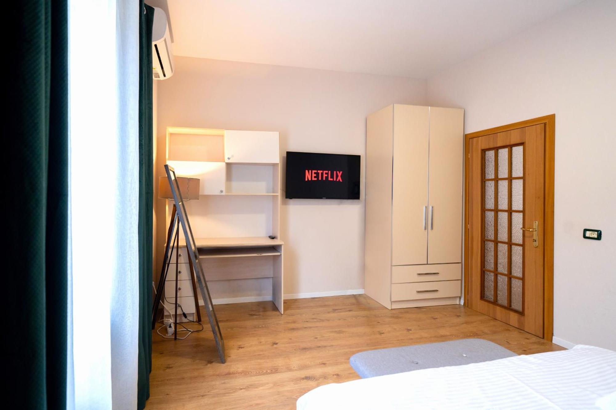 Colorful Comfy Condo Central Tirana Bagian luar foto
