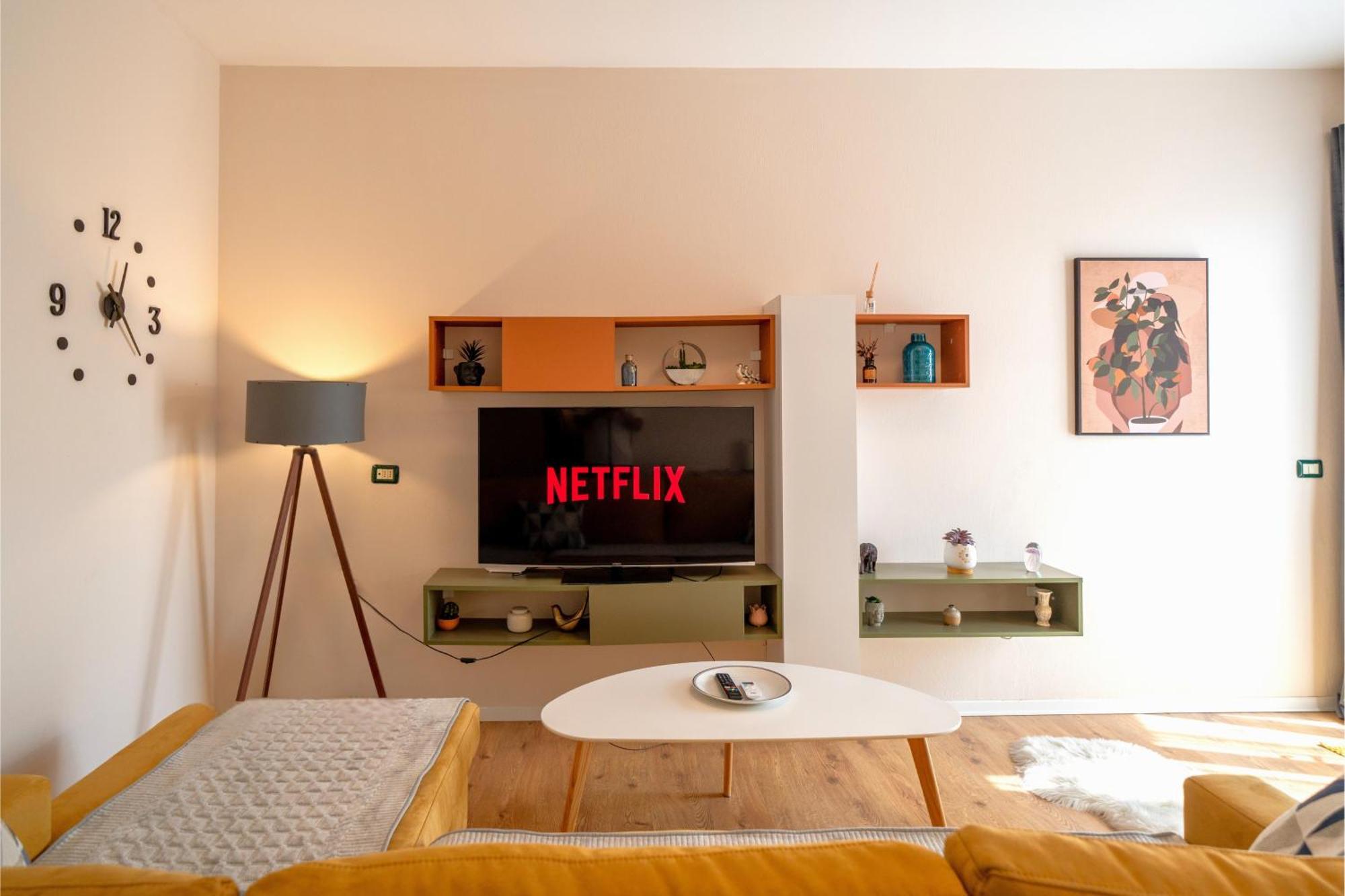 Colorful Comfy Condo Central Tirana Bagian luar foto