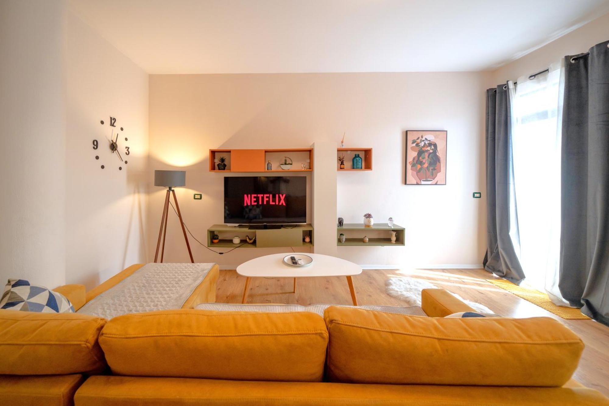 Colorful Comfy Condo Central Tirana Bagian luar foto