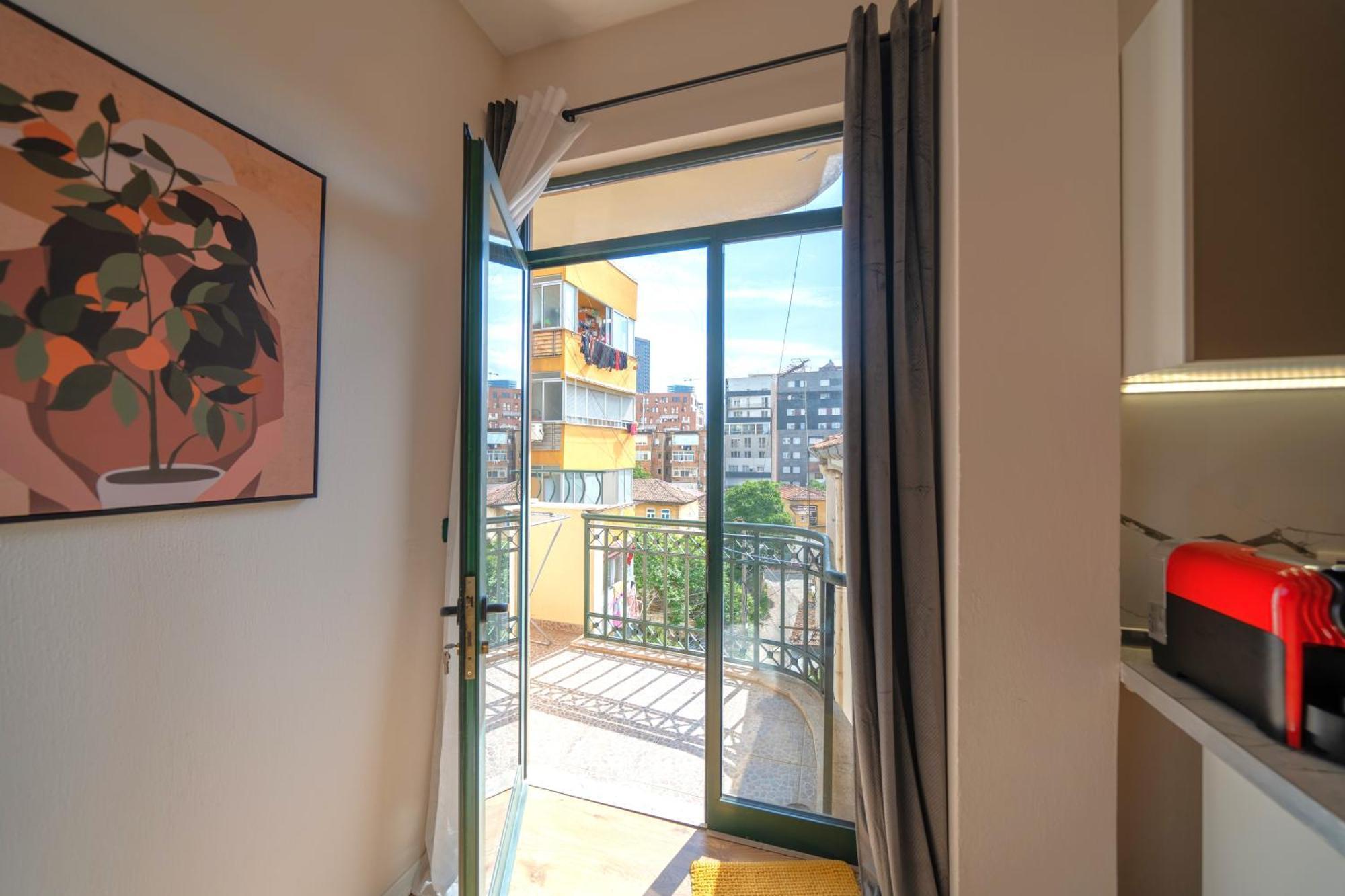 Colorful Comfy Condo Central Tirana Bagian luar foto